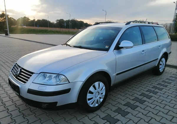 Volkswagen Passat cena 6600 przebieg: 186700, rok produkcji 2004 z Legnica małe 211